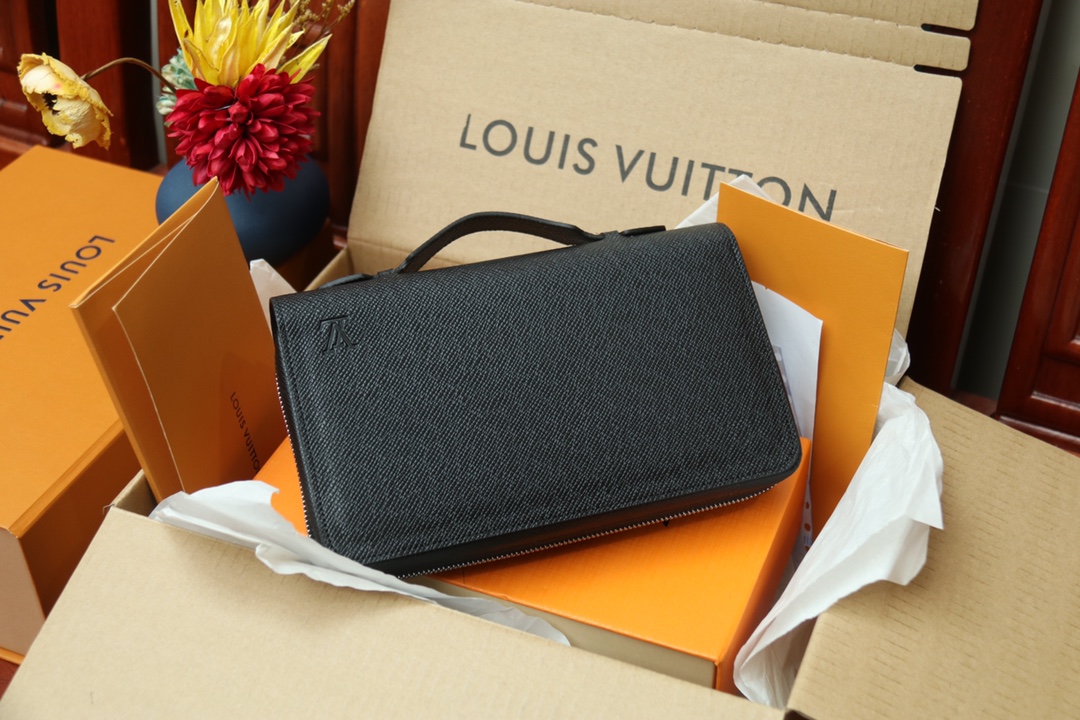 l0vis Vvtt0n zippy xl wallet taiga leather m44275 23 x 15 x 4 cm