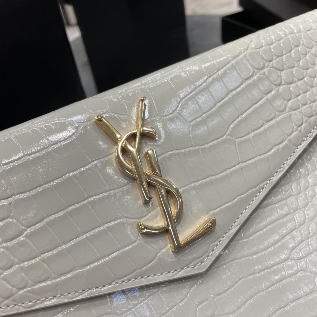 Y51 uptown pouch in crocodile embossed shiny leather blanc vintage 565739 27 × 16 × 2 cm