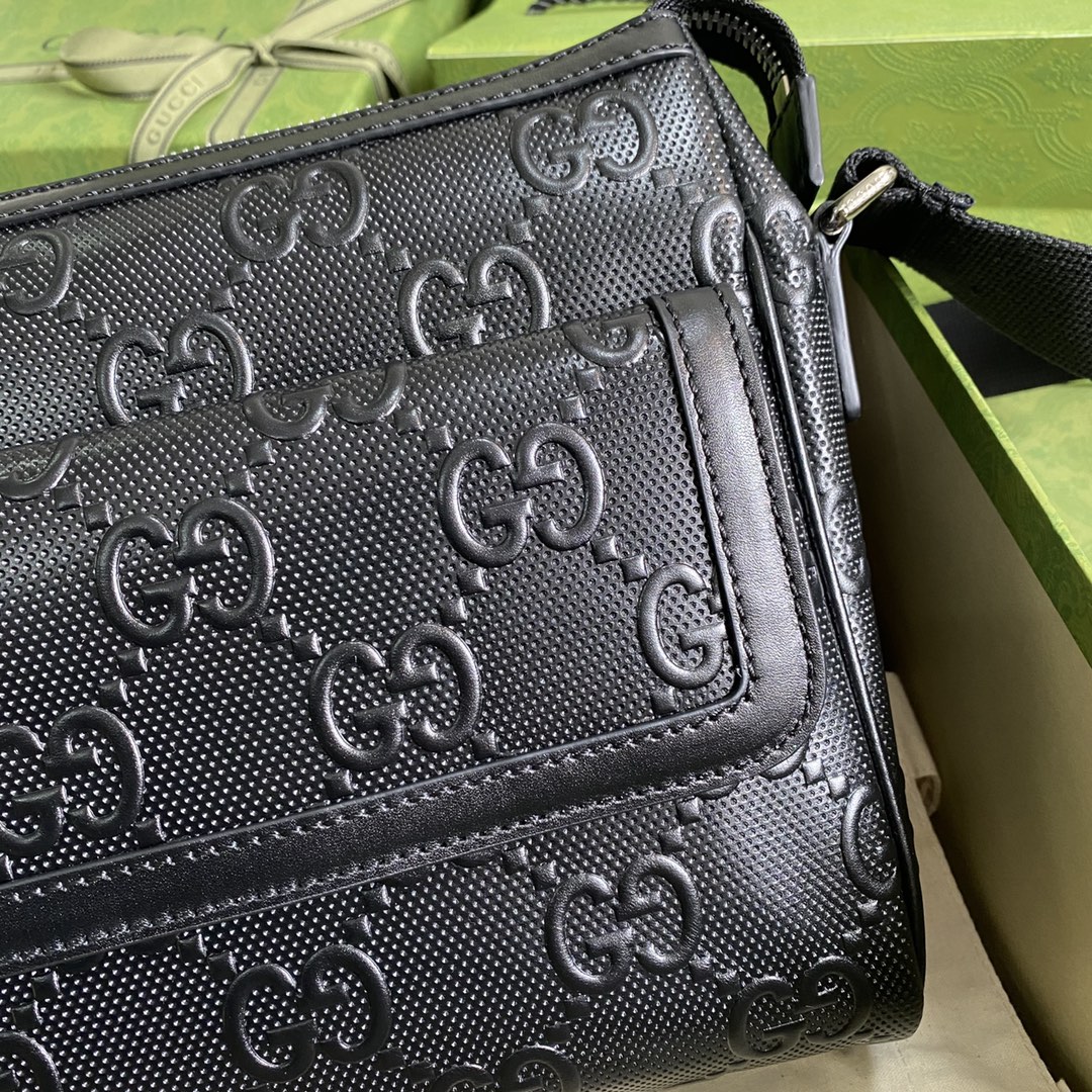 Gvc*1 gg embossed messenger bag black 658565 29 × 22 × 9.5 cm