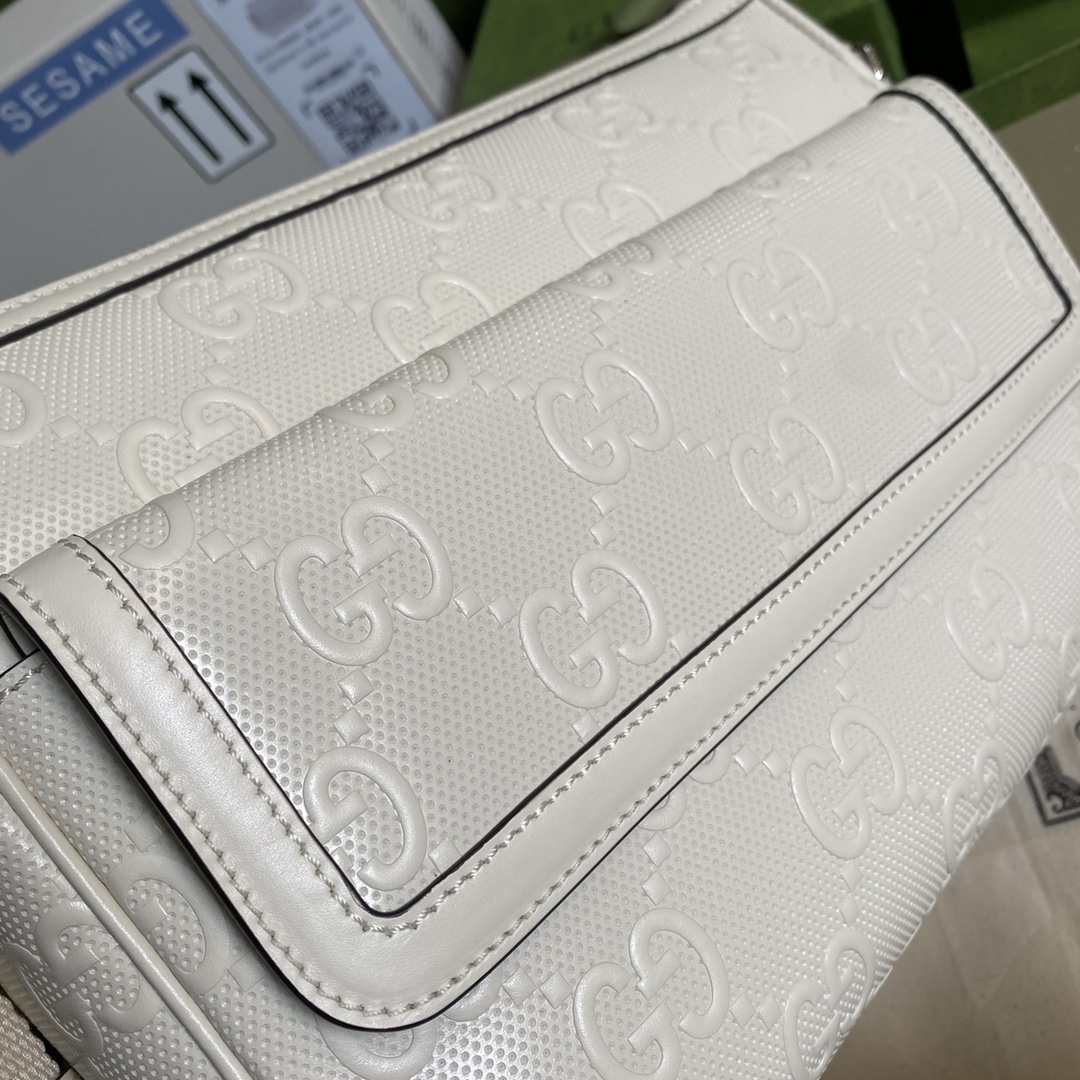 Gvc*1 gg embossed messenger bag white 658565 29 × 22 × 9.5 cm