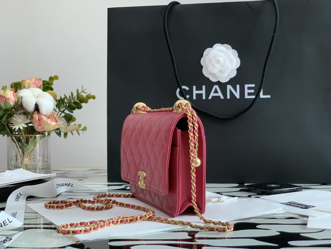 Ch**el wallet on chain calfskin & gold-tone metal red ap2289 19cm