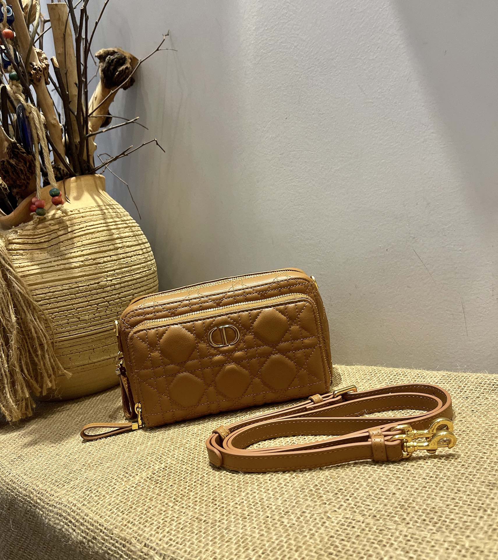 d10r caro double pouch S*pple cannage calfskin brown s5037uwhc 19 x 10.5 x 5 cm