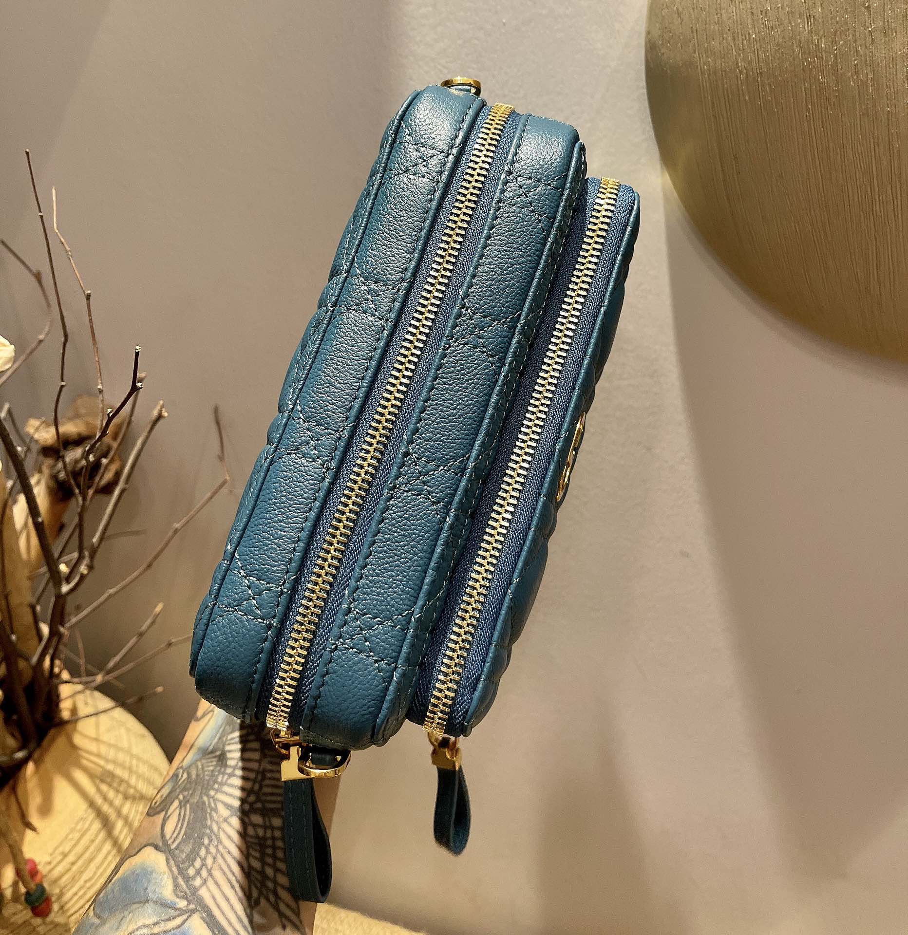d10r caro double pouch S*pple cannage calfskin blue s5037uwhc 19 x 10.5 x 5 cm