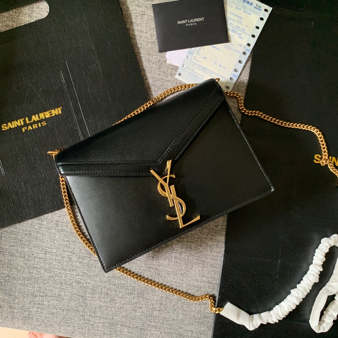 Y51 cassandra monogram clasp bag in grain de poudre embossed leather black 532750 22 x 16.5 x 5.5 cm