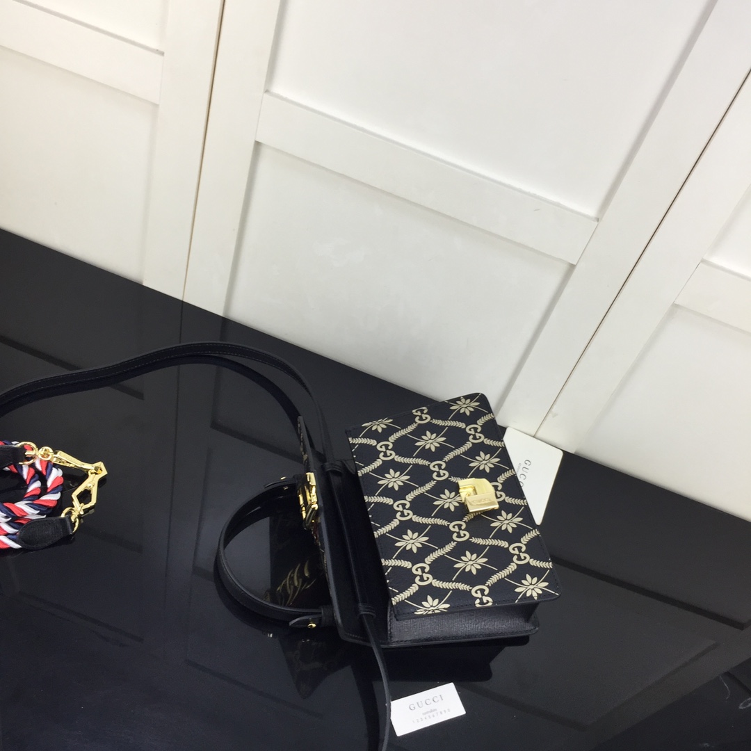Gvc*1 small sylvie chain bag black leather 470270 20 x 14 x 8 cm