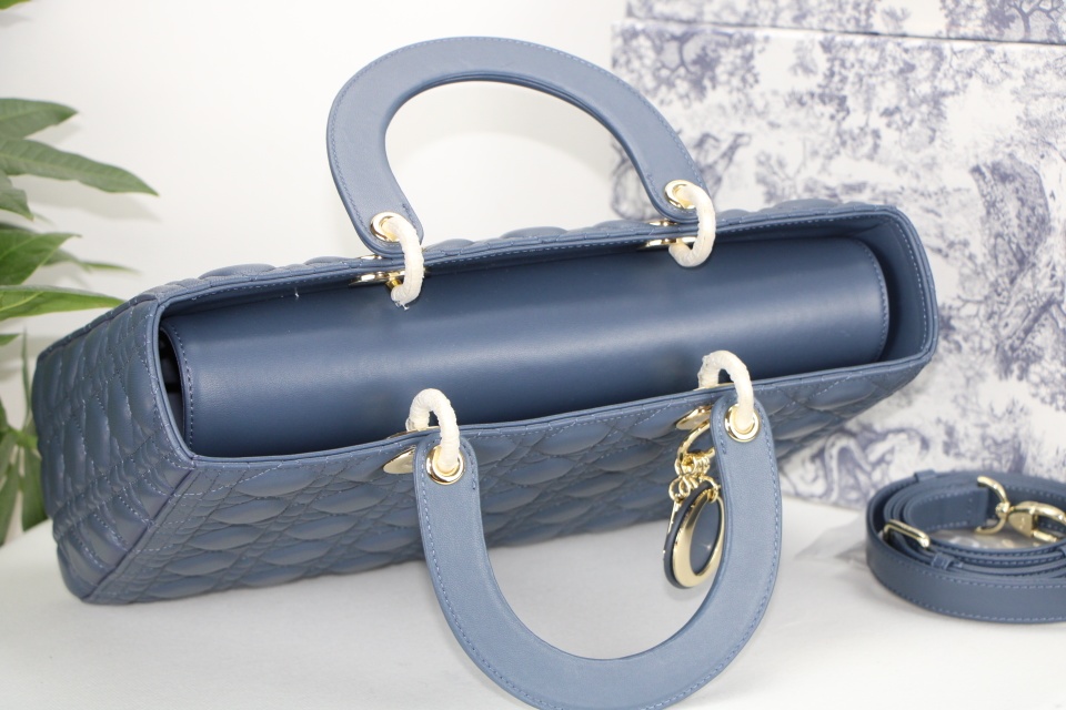 D10r large lady D10r bag cloud blue cannage lambskin m0566 32 x 25 x 11 cm