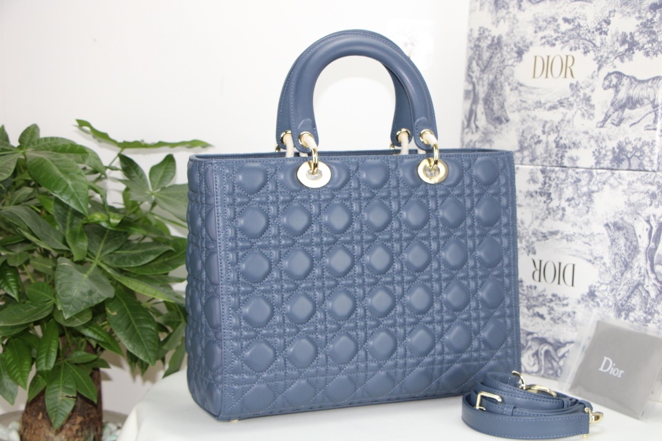 D10r large lady D10r bag cloud blue cannage lambskin m0566 32 x 25 x 11 cm