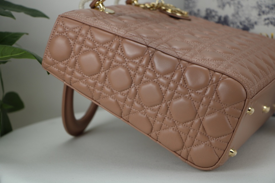 D10r large lady D10r bag blush cannage lambskin m0566 32 x 25 x 11 cm