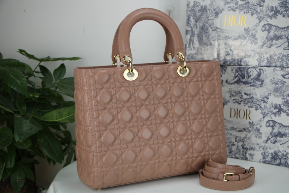 D10r large lady D10r bag blush cannage lambskin m0566 32 x 25 x 11 cm