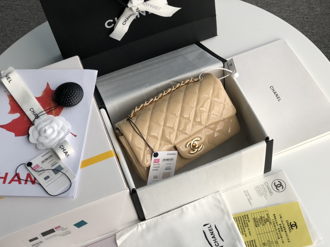 ch**el cf mini patent calfskin & G01den metal beige bag 20cm