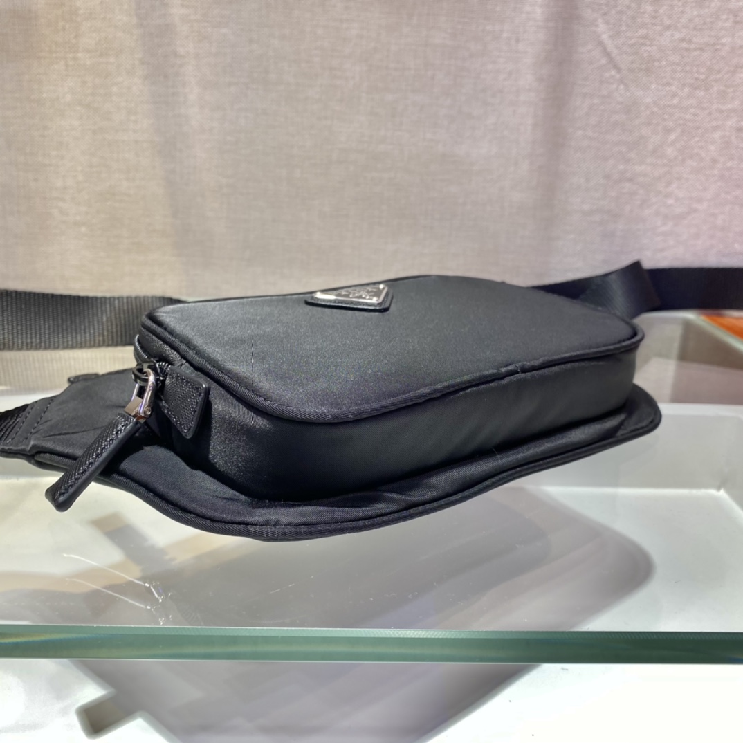 Pra*a re-nylon and saffiano leather shoulder bag black 2vh128 19 x 13 x 2.5 cm