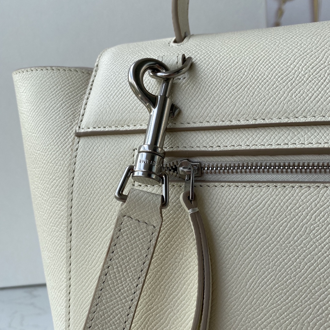 Ce1i*e nano belt bag in grained calfskin white 189003 20 x 20 x 10 cm