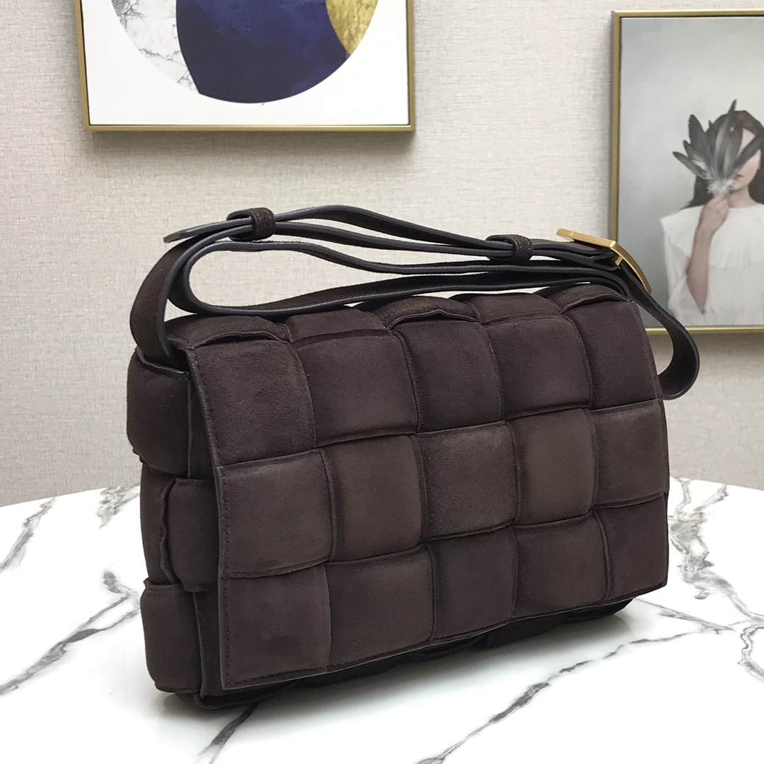 b0tt*ga Ven*ta padded cassette in suede fondant 44046 26 x 18 x 8 cm