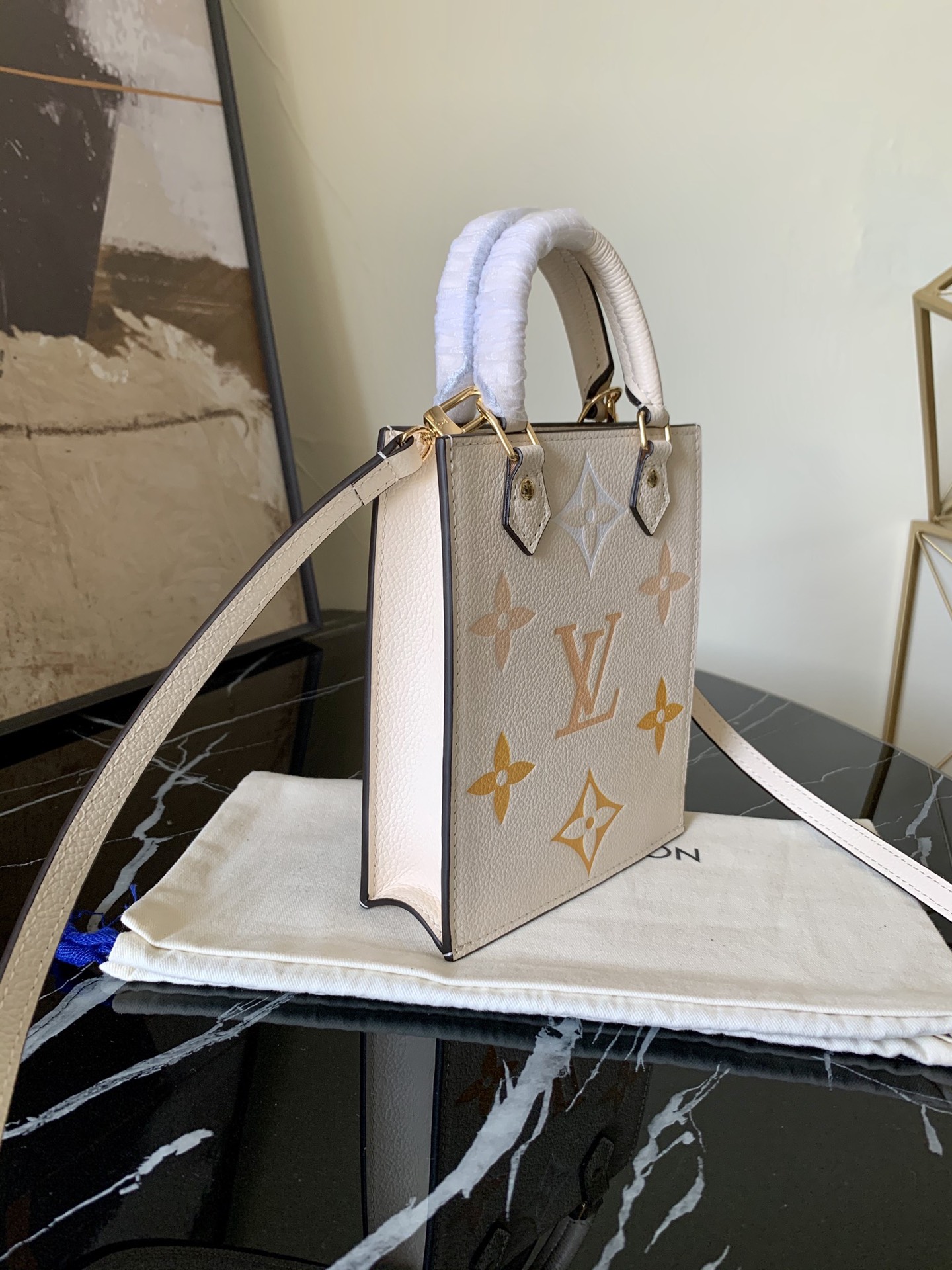 l0vis Vvtt0n petit sac plat cream m80449 14 x 17 x 5 cm