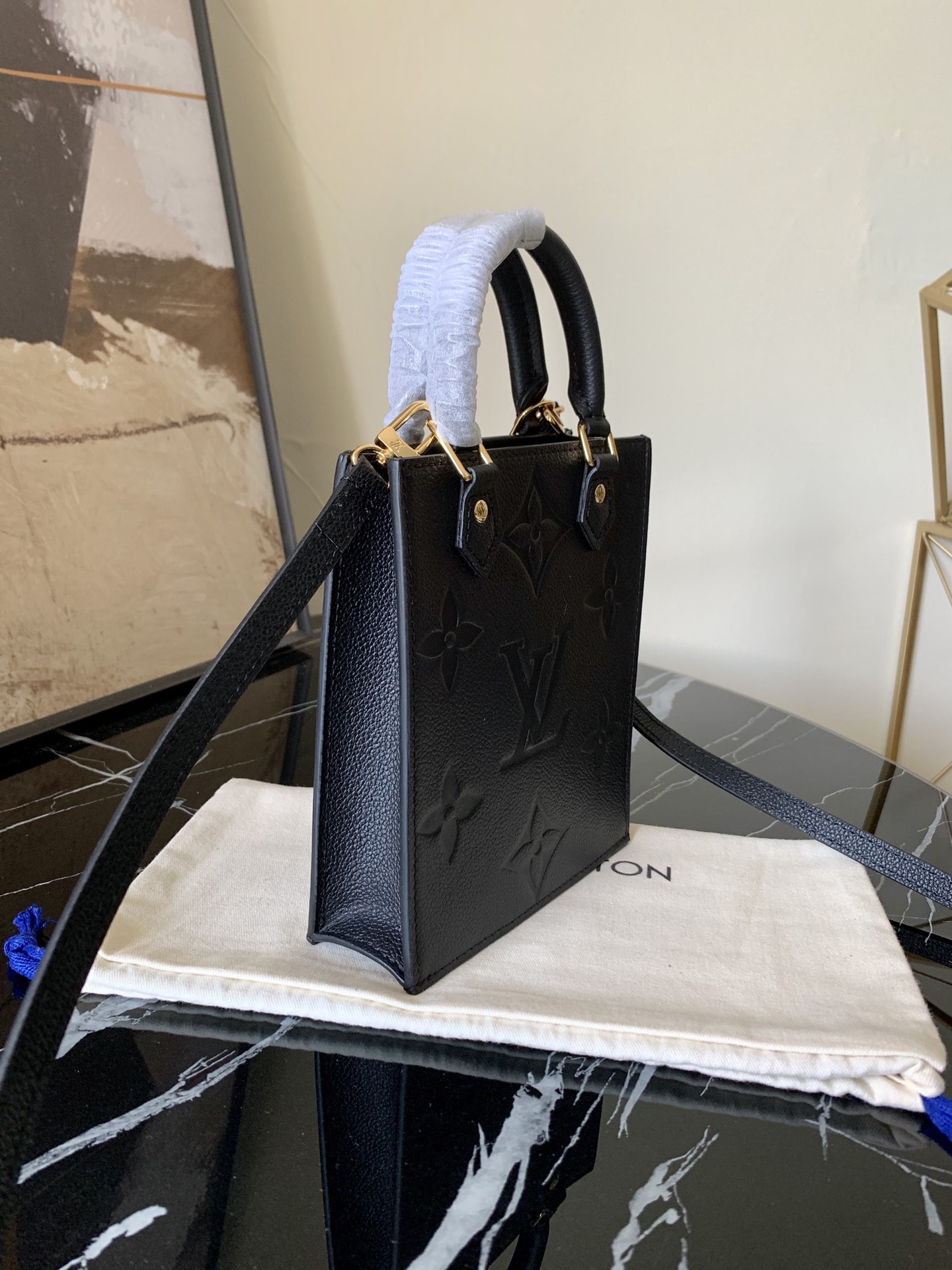 l0vis Vvtt0n petit sac plat monogram empreinte leather black m80478 14 x 17 x 5 cm