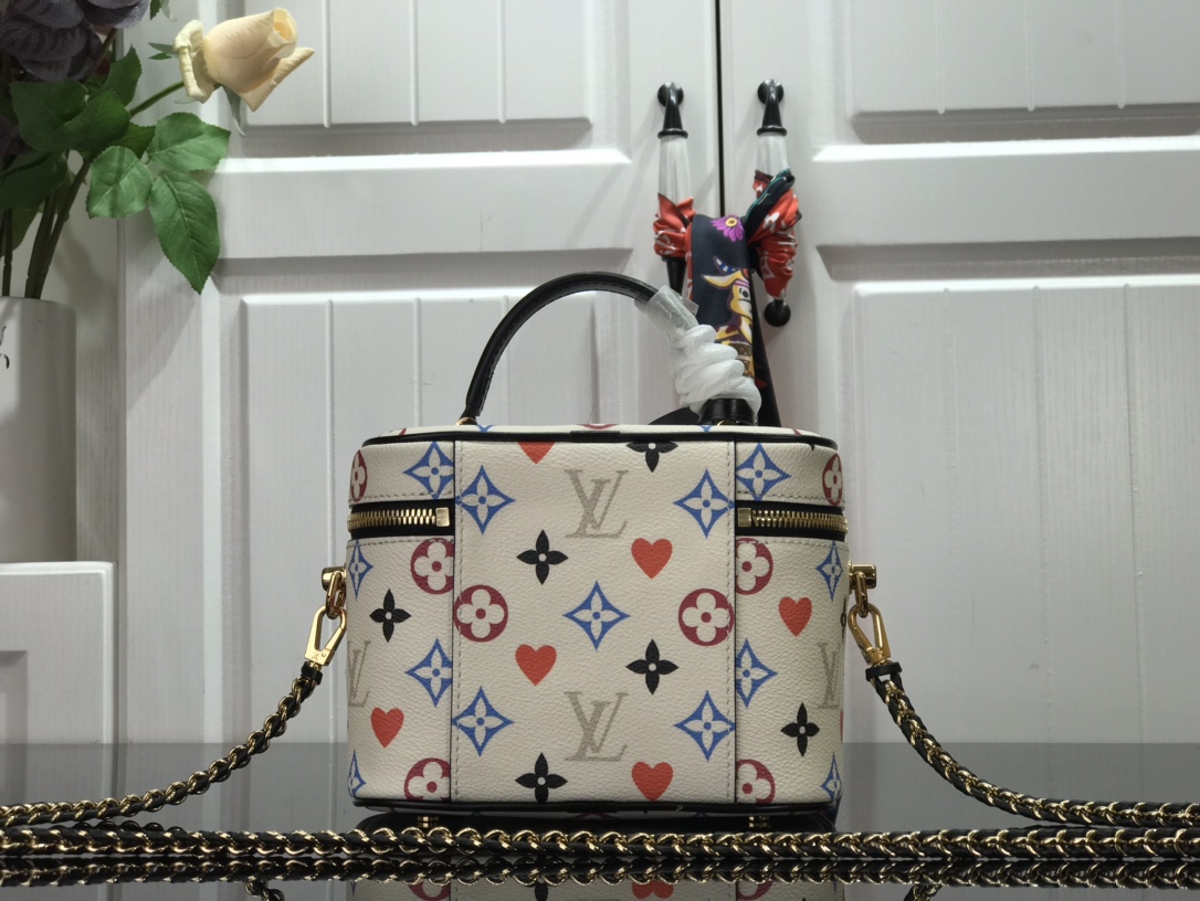 l0vis Vvtt0n game on vanity pm monogram canvas white m57458 19 x 13 x 11 cm