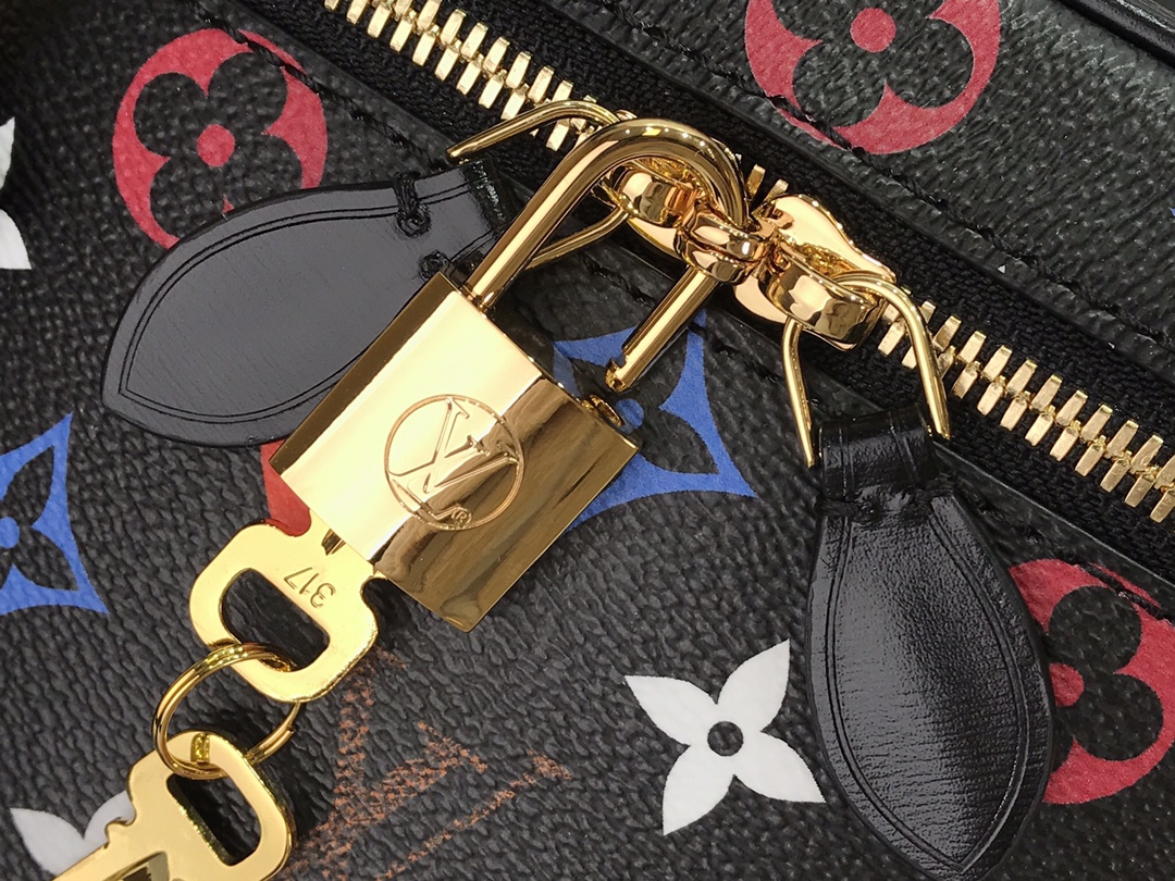 l0vis Vvtt0n game on vanity pm monogram canvas black m57482 19 x 13 x 11 cm
