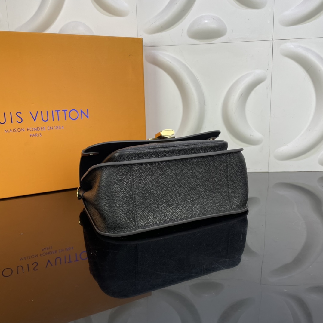 l0vis Vvtt0n vaugirard noir m44354 26 x 19 x 9.5 cm