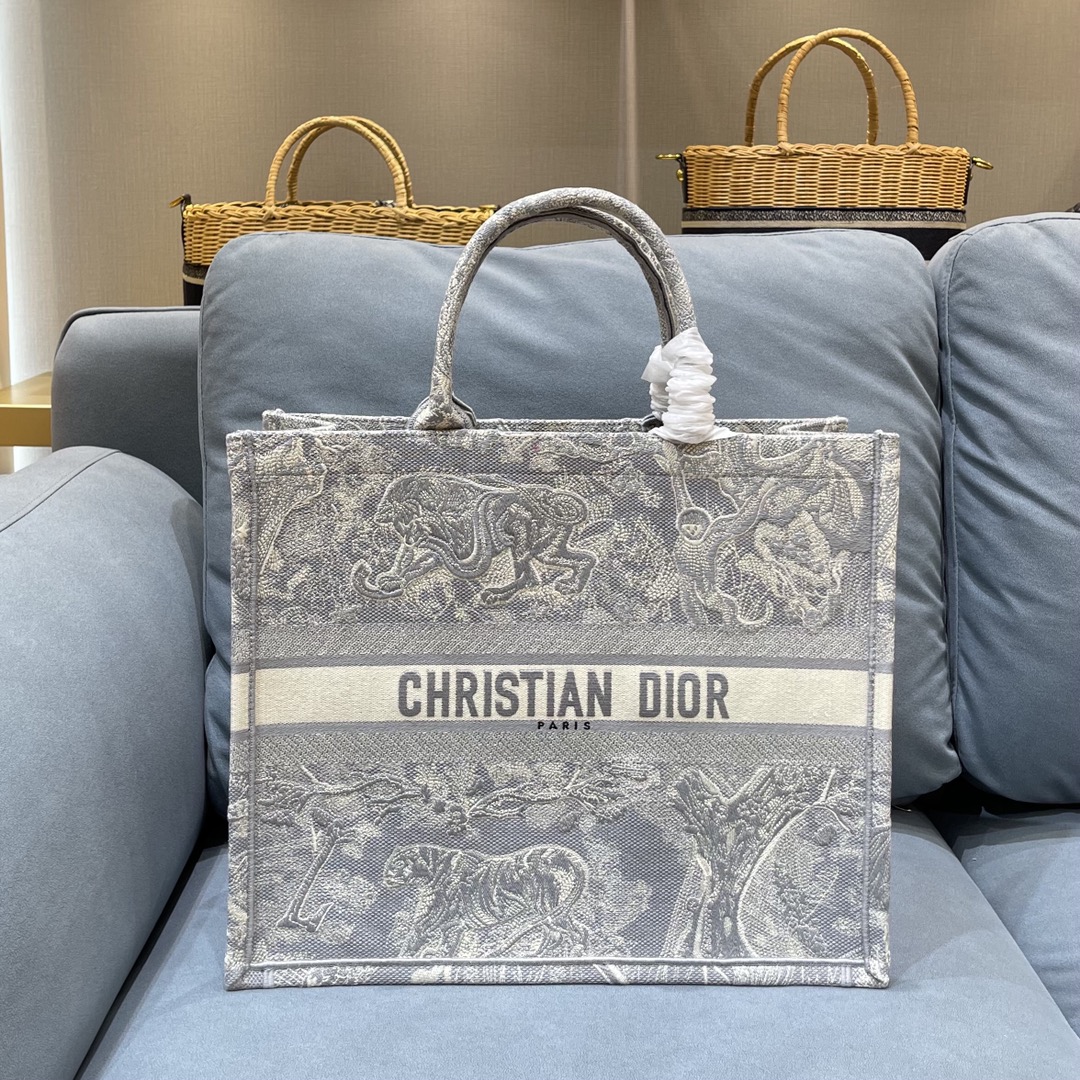 D10r large book tote gray toile de jouy reverse embroidery m1286 41.5 x 34.5 x 16 cm