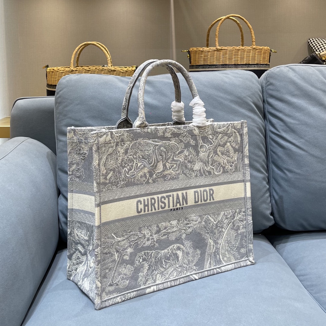 D10r large book tote gray toile de jouy reverse embroidery m1286 41.5 x 34.5 x 16 cm