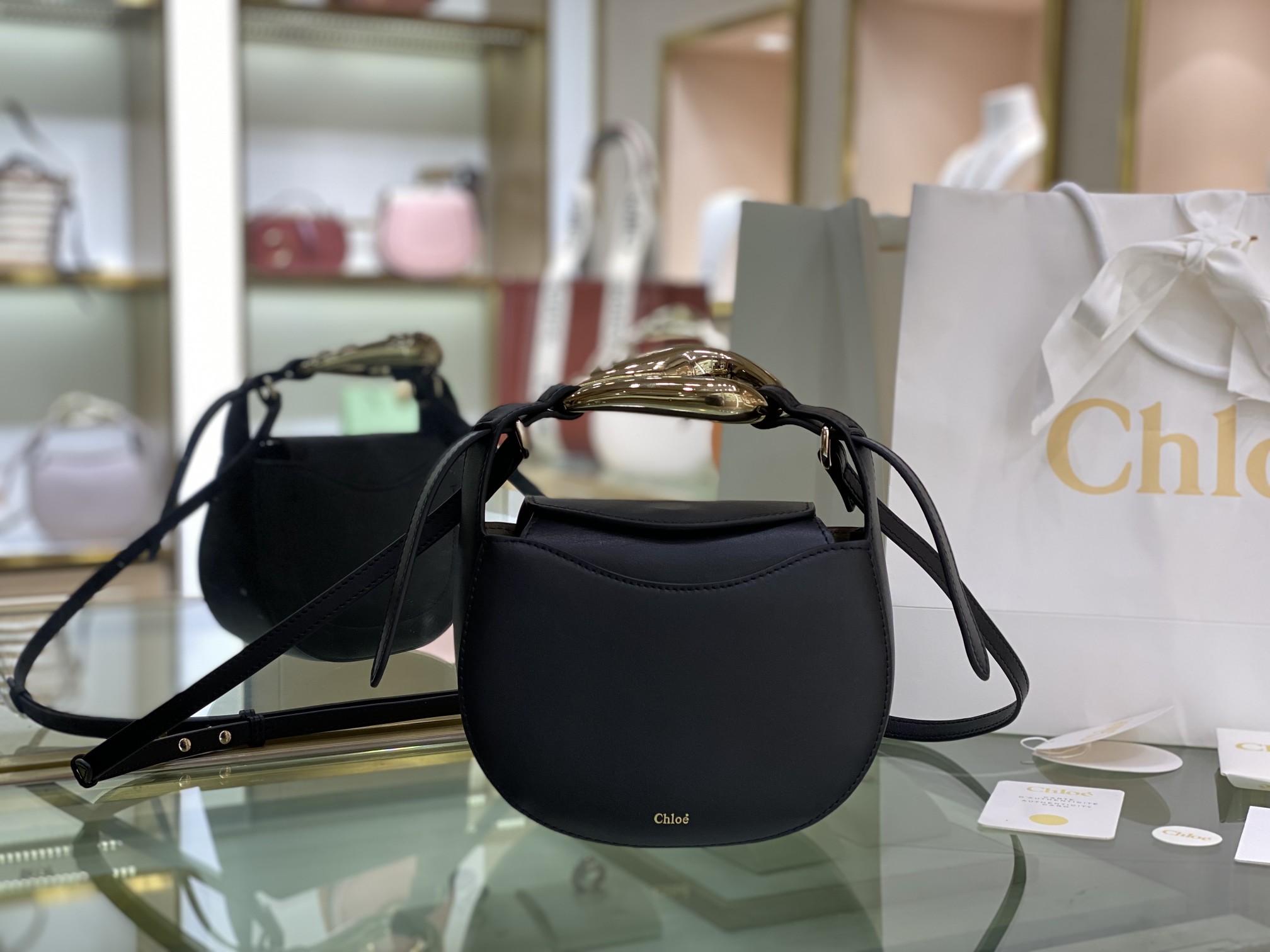Ch10e kiss small bag grain calfskin full black chc21us350 20 x 26 x 8 cm