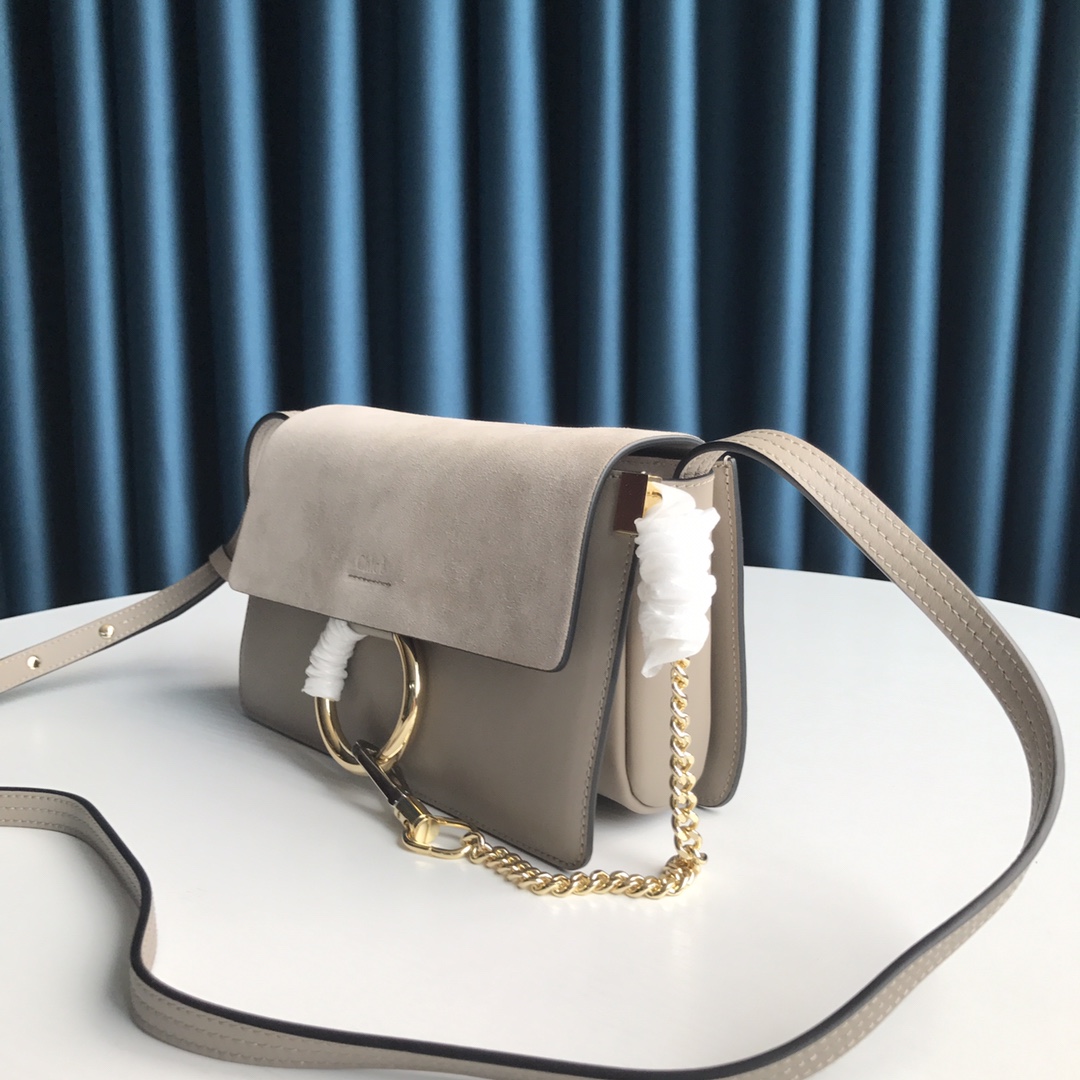 Ch10É faye small shoulder bag motty grey chc15us127 24 x 7 x 15 cm