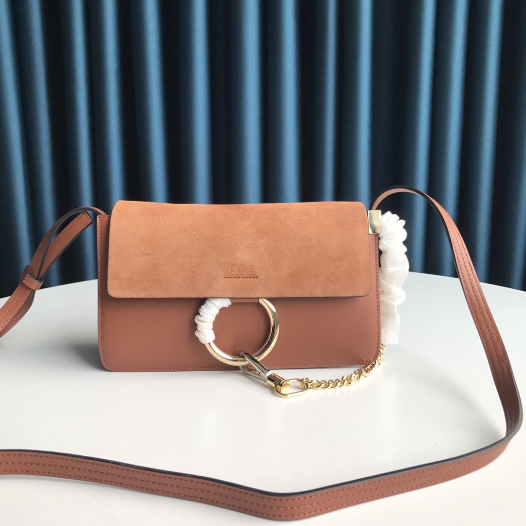 Ch10É faye small shoulder bag classic tobacco chc15us127 24 x 7 x 15 cm