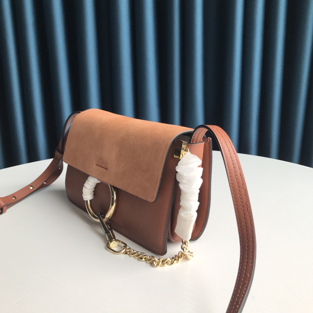 Ch10É faye small shoulder bag classic tobacco chc15us127 24 x 7 x 15 cm
