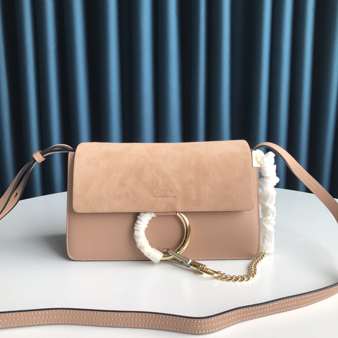 Ch10É faye small shoulder bag sandy beige chc15us127 24 x 7 x 15 cm