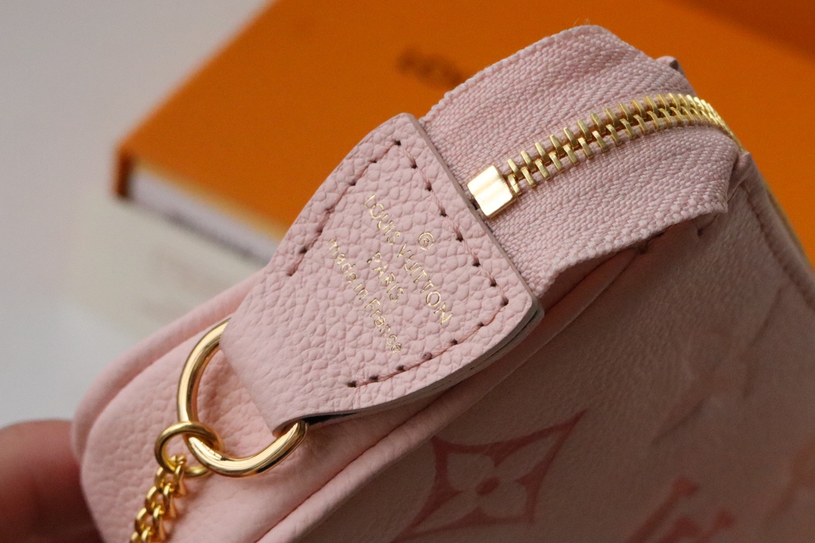 l0vis Vvtt0n mini pochette accessoires monogram empreinte leather pink m80501 15.5 x 10.5 x 4 cm