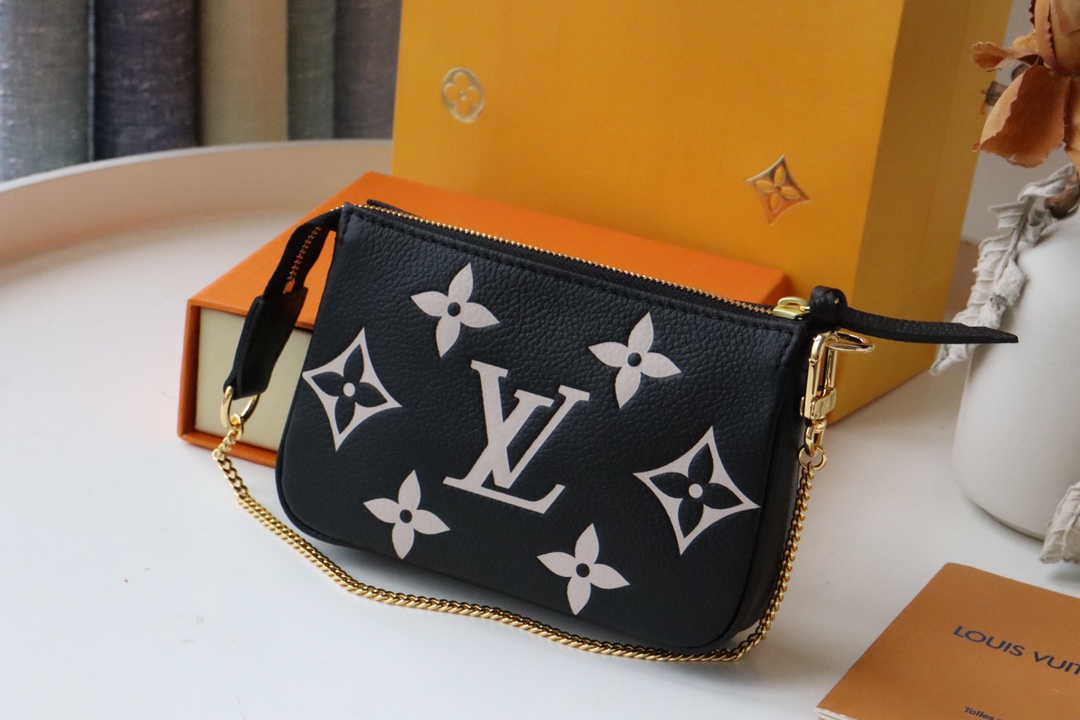 l0vis Vvtt0n mini pochette accessoires bicolor monogram empreinte leather black m80732 15.5 x 10.5 x 4 cm