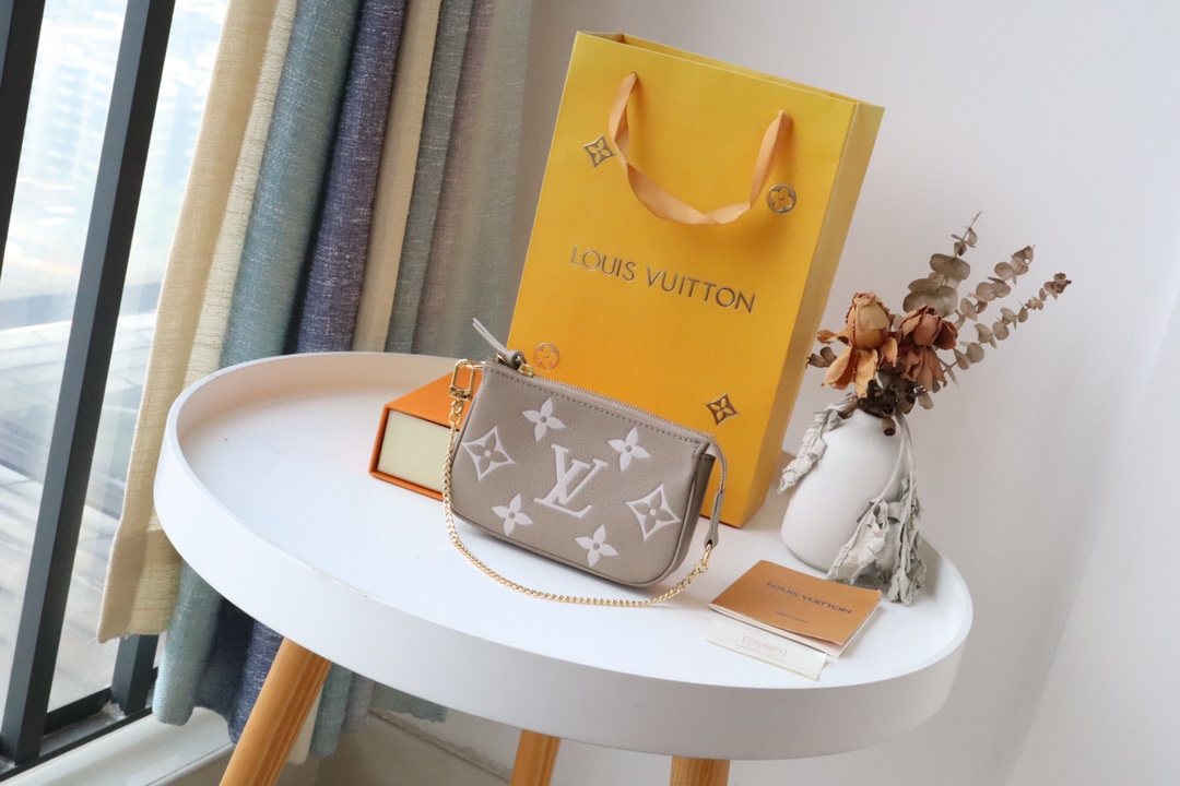 l0vis Vvtt0n mini pochette accessoires bicolor monogram empreinte leather grey m80732 15.5 x 10.5 x 4 cm