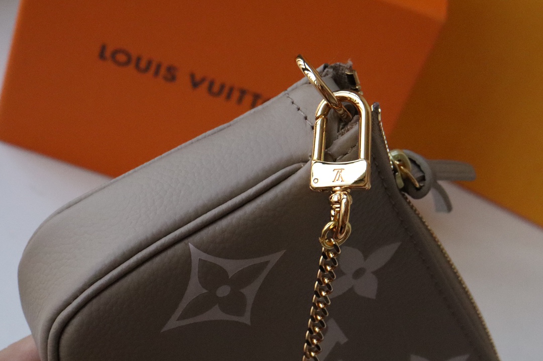 l0vis Vvtt0n mini pochette accessoires bicolor monogram empreinte leather grey m80732 15.5 x 10.5 x 4 cm