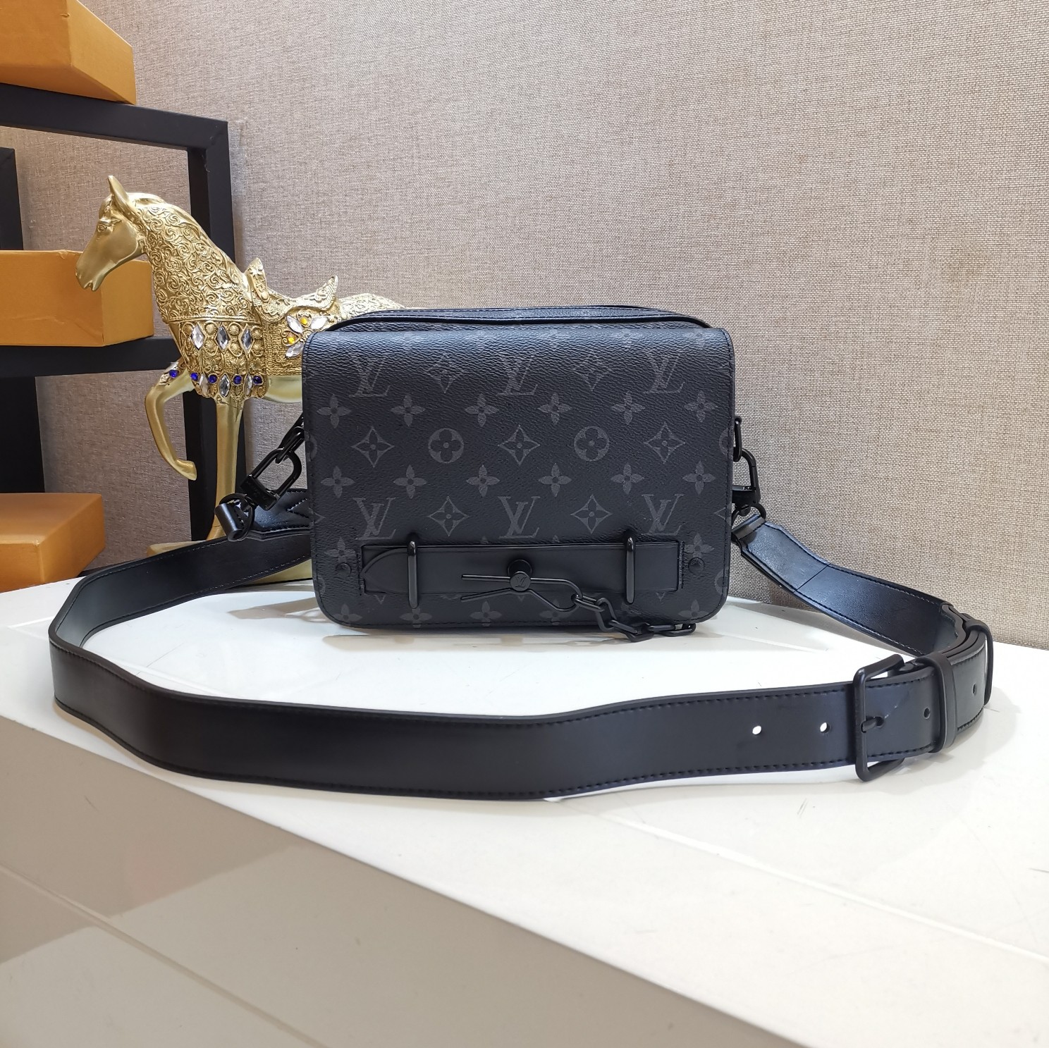 l0vis Vvtt0n steamer messenger bag monogram eclipse canvas m45585 23.5 x 17 x 6 cm