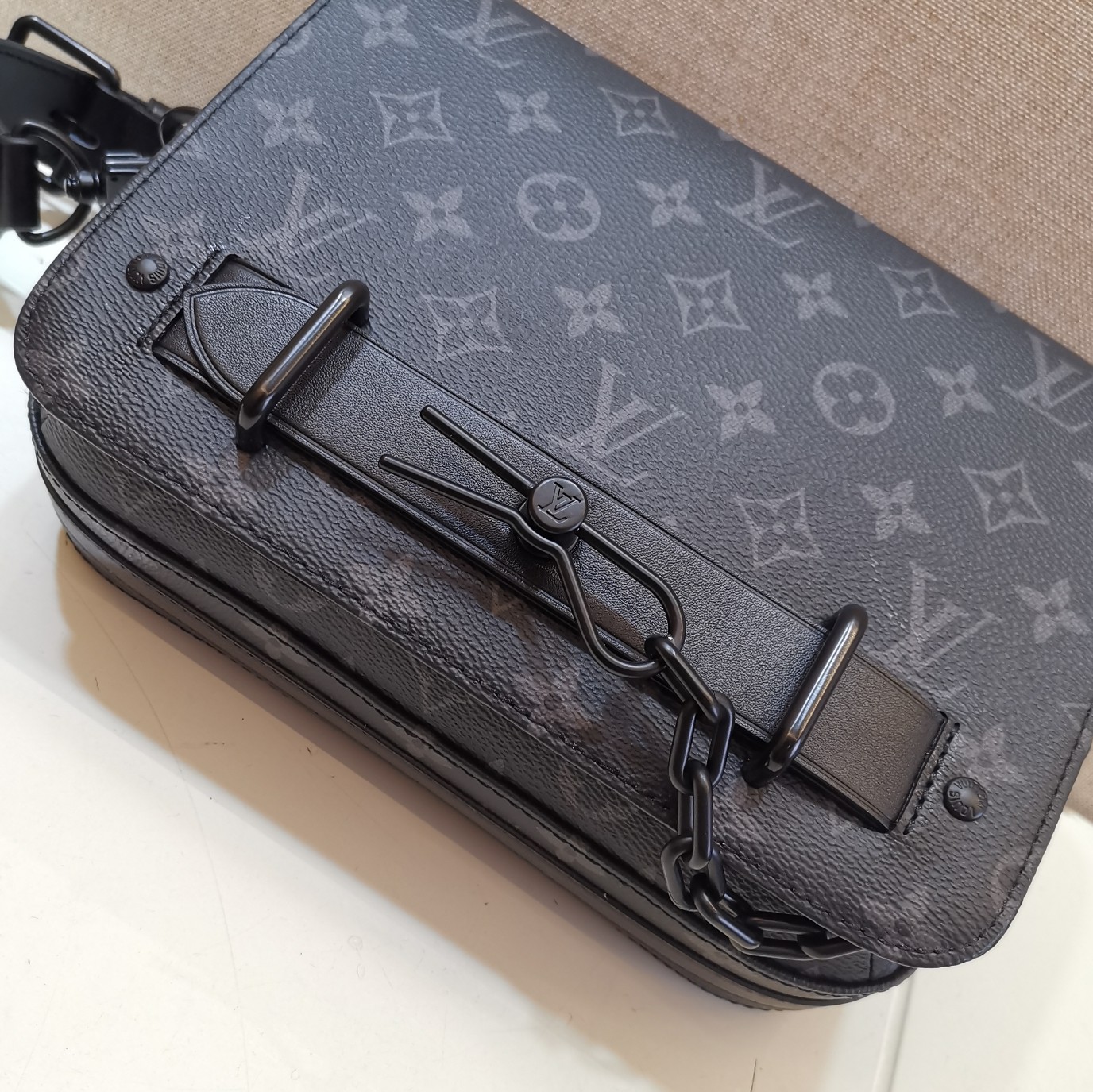 l0vis Vvtt0n steamer messenger bag monogram eclipse canvas m45585 23.5 x 17 x 6 cm