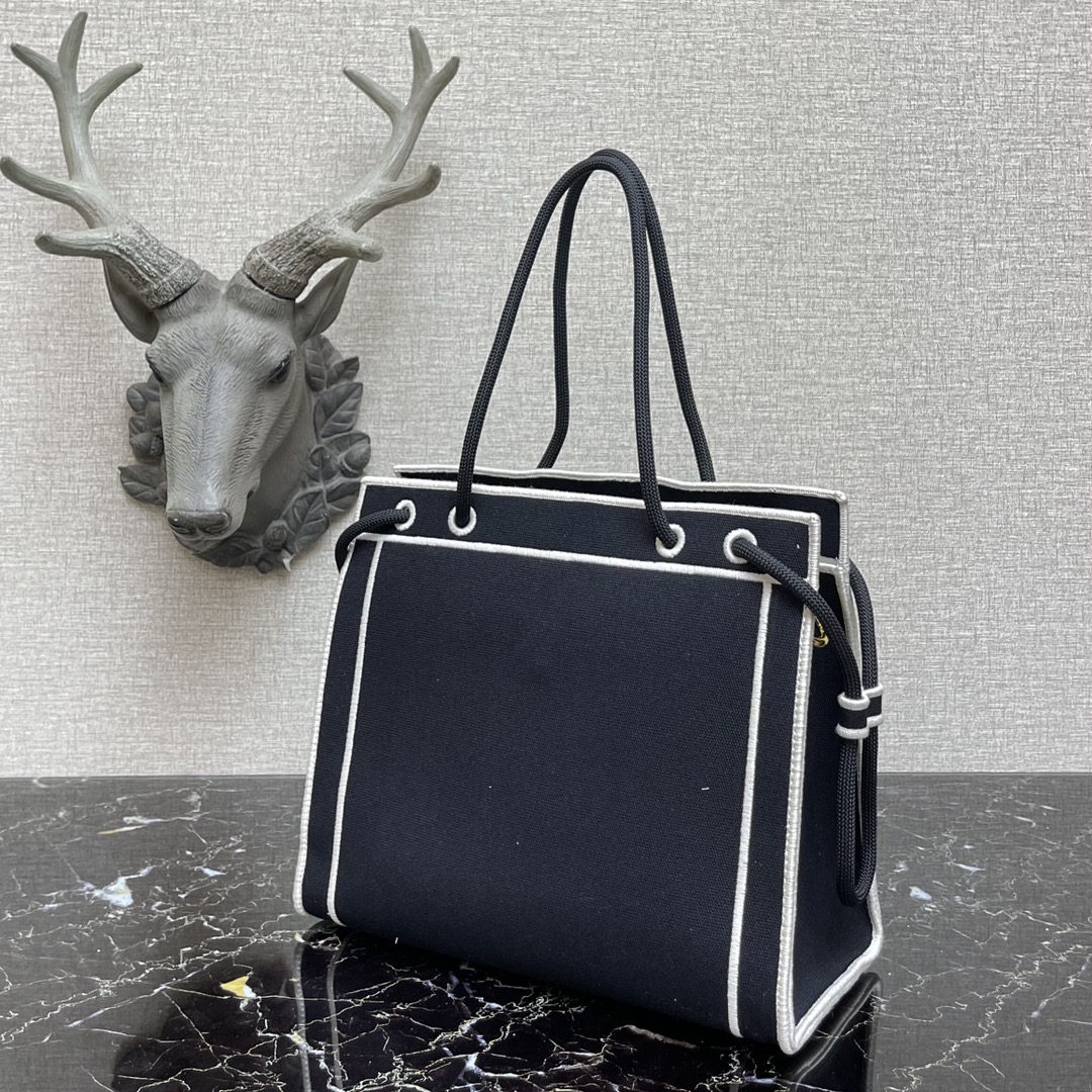 F**di medium roma tote bag black 8bh380aei1