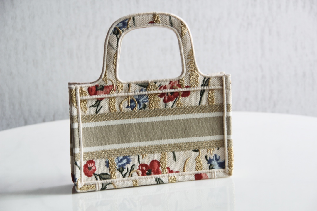 D10r mini book tote beige multicolor hibiscus embroidery s5475 22.5 x 24 x 8 cm