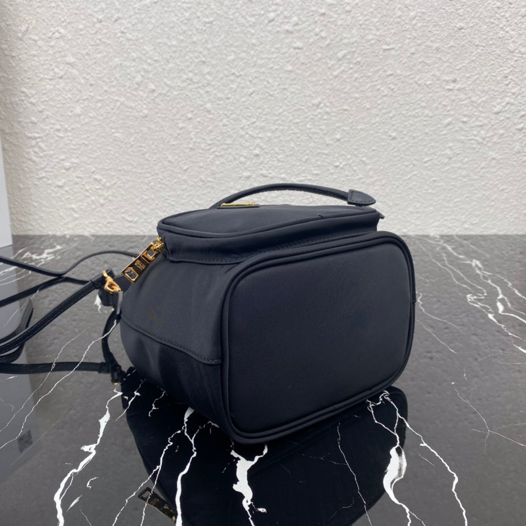 Pra*a duet re-nylon shoulder bag black 1bh038 23 × 18 × 12 cm