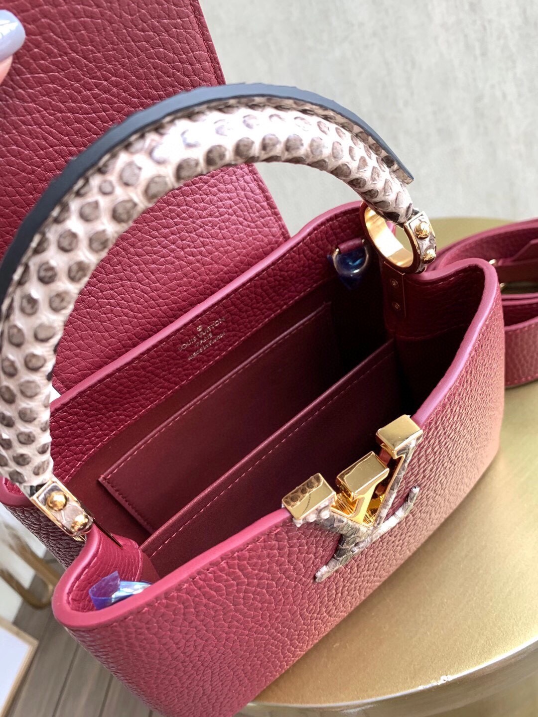 l0vis Vvtt0n capucines mini python wine n99312 21 x 14 x 8 cm