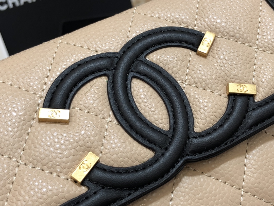 Ch**el wallet cc grain leather creme 84447 15 cm