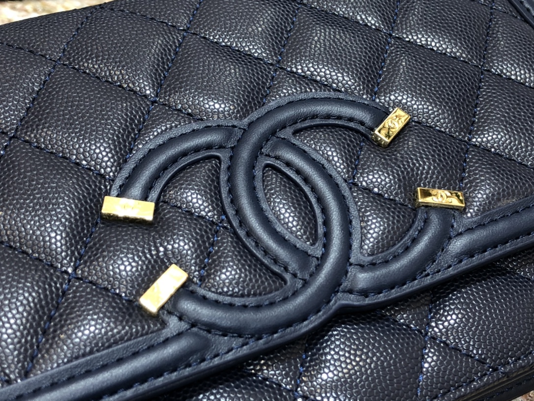 Ch**el cc filigree woc grain leather navy a84451 19.5 × 3.5 × 12 cm