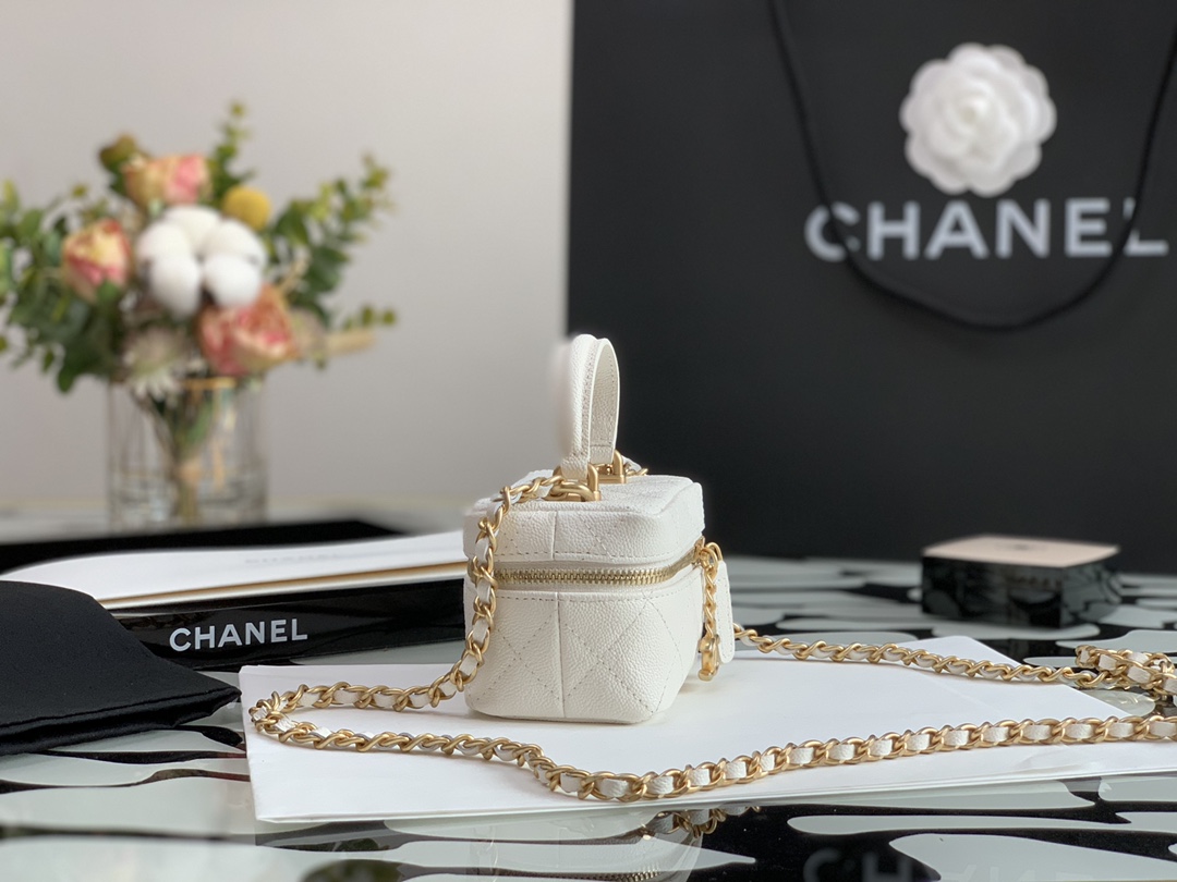 Ch**el small vanity with chain white ap2194 12 × 11.5 × 7 cm