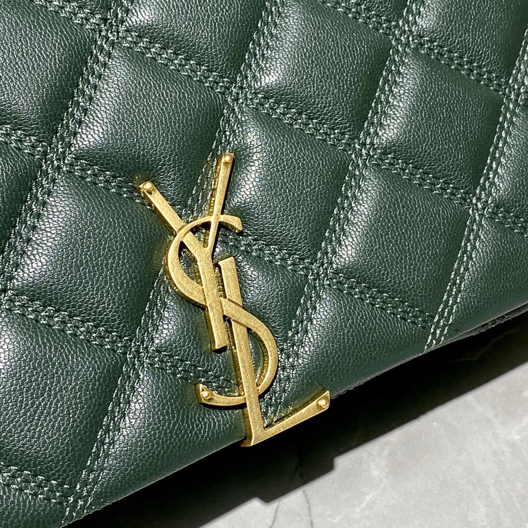 Y51 becky mini chain bag in carrÉ-quilted lambskin dark green 6507691 25 x 17 x 7 cm