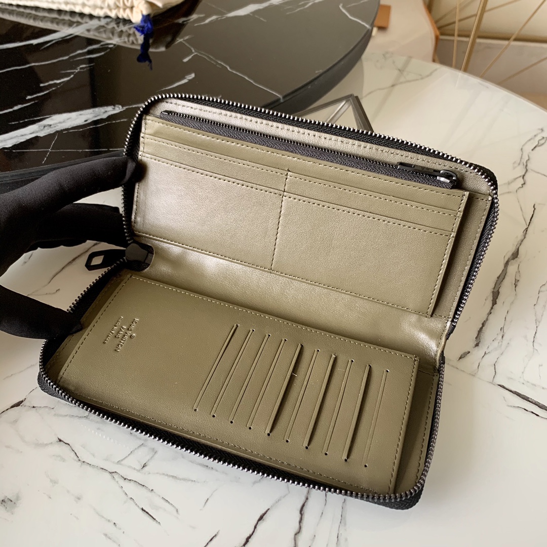 l0vis Vvtt0n zippy wallet vertical monogram seal leather green m80505 10 x 20 x 2 cm