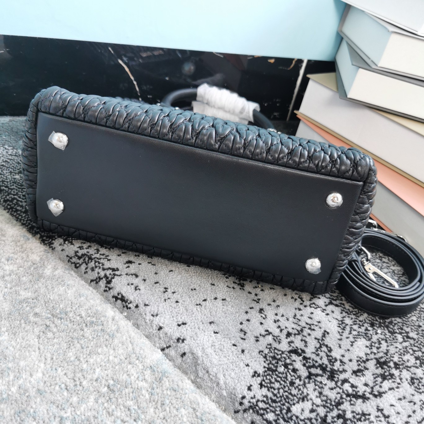 M1um1u crystal cloquÉ nappa leather handbag black 5ba067 24 x 19.5 x 13 cm