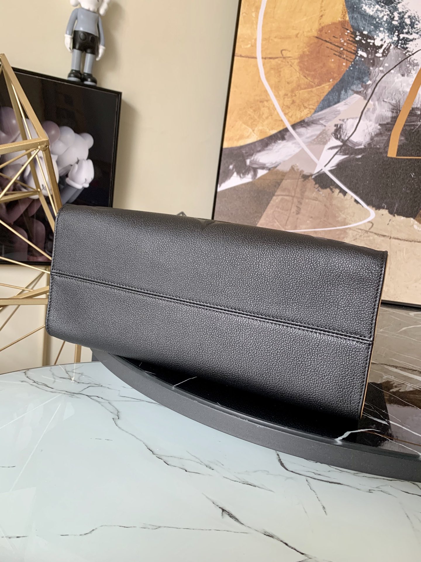 l0vis Vvtt0n onthego mm monogram empreinte embossed leather noir m58522 35 cm