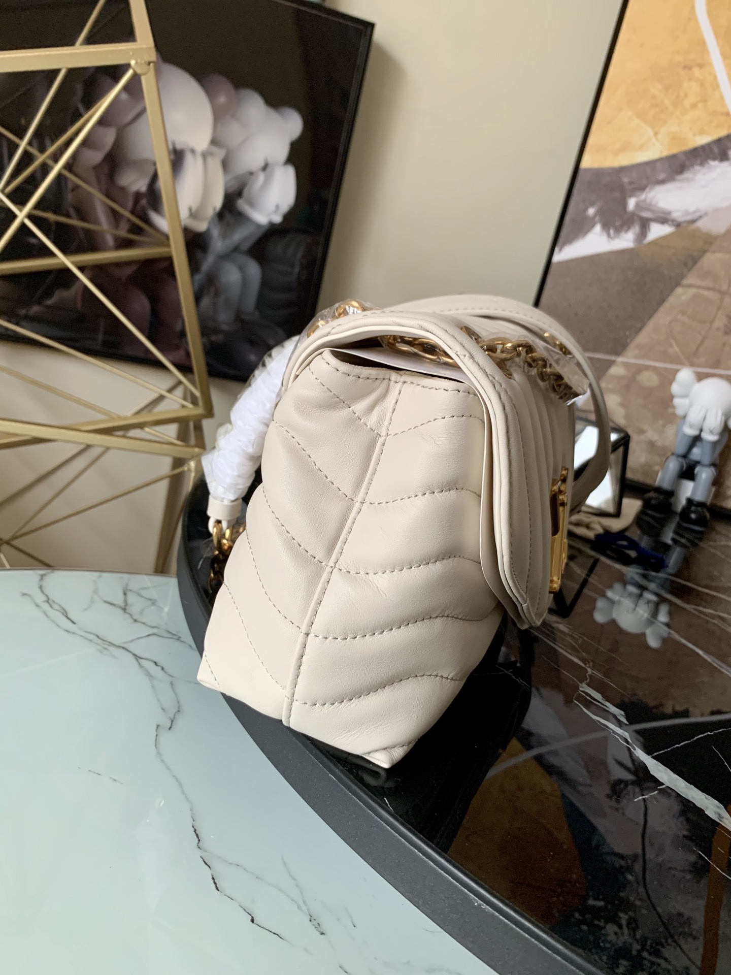l0vis Vvtt0n new wave chain bag smooth cowhide leather ivoire m58549 24 x 14 x 9 cm