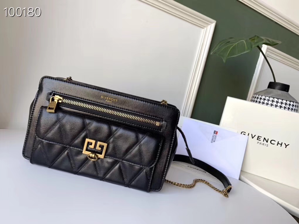 G1uenchy pocket bag in leather black 22 x 13 x 7 cm