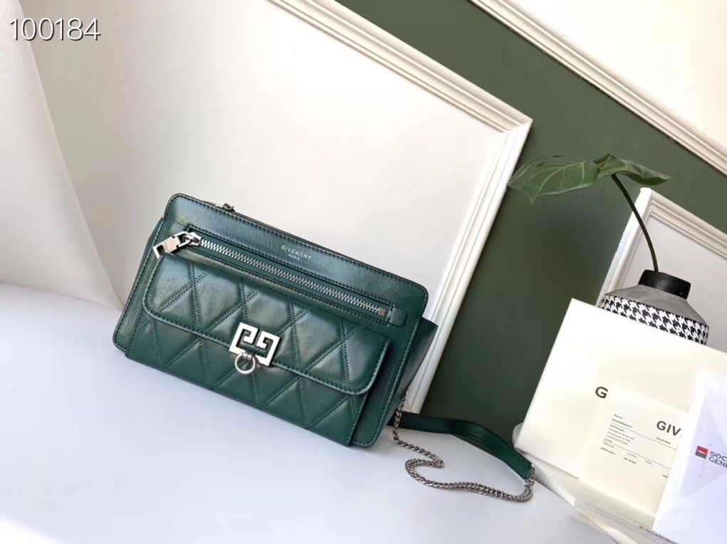 G1uenchy pocket bag in leather forest green 22 x 13 x 7 cm