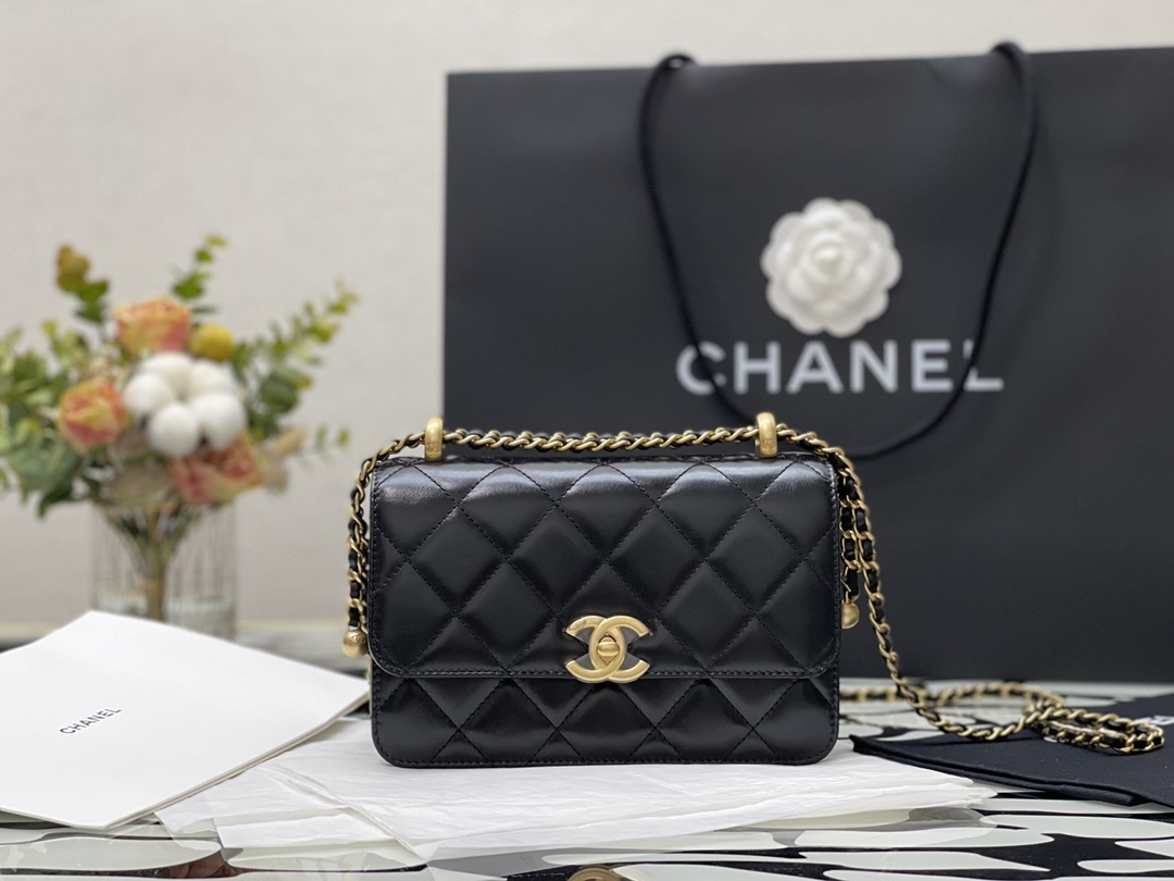 Ch**el small flap bag calfskin & gold-tone metal black as2649 12.3 x 19.2 x 3.5 cm